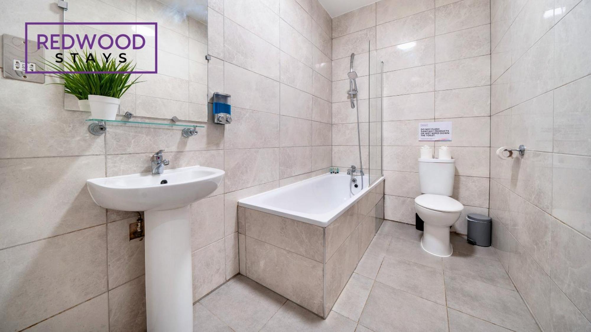 Newly Refurbished Everest Lodge Serviced Apartments For Contractors & Families, Free Wifi & Netflix By Redwood Stays Farnborough  Luaran gambar